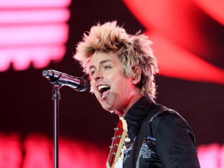 Greenday yhtye esiintyi coachella festivaaleilla 2025 ja otti kantaa lauluillaan nykyajan politiikkaan